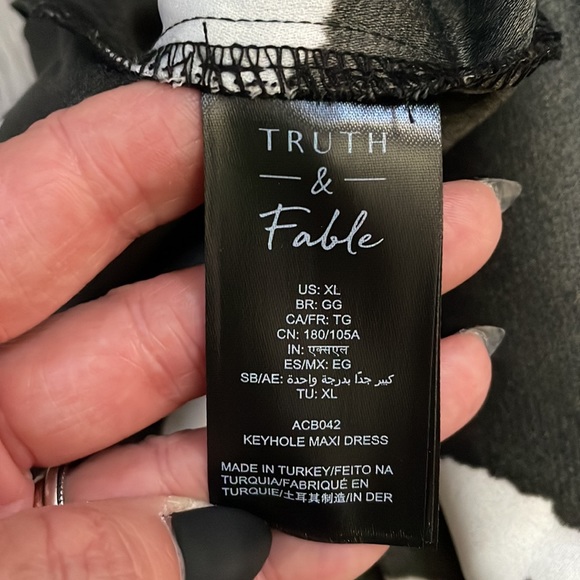 Black and white patterned column maxi dress. Like new condition - Picture 5 of 6